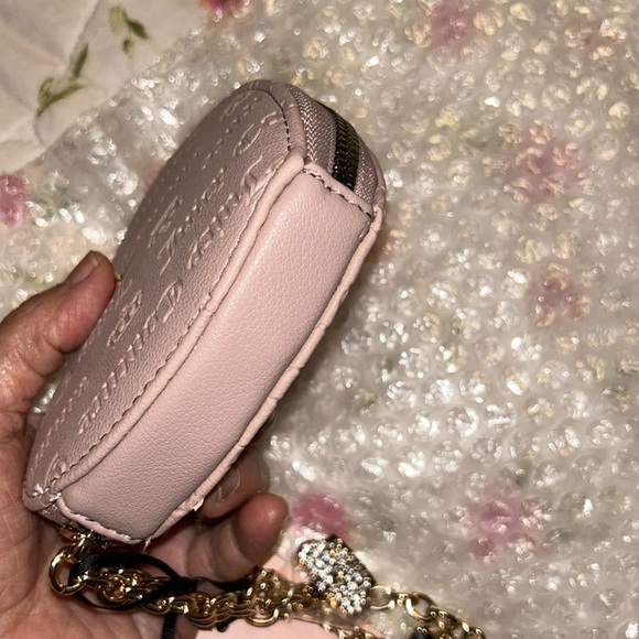 NWT Juicy Couture Not Your Babe Heart zip around wristlet - Picture 11 of 14